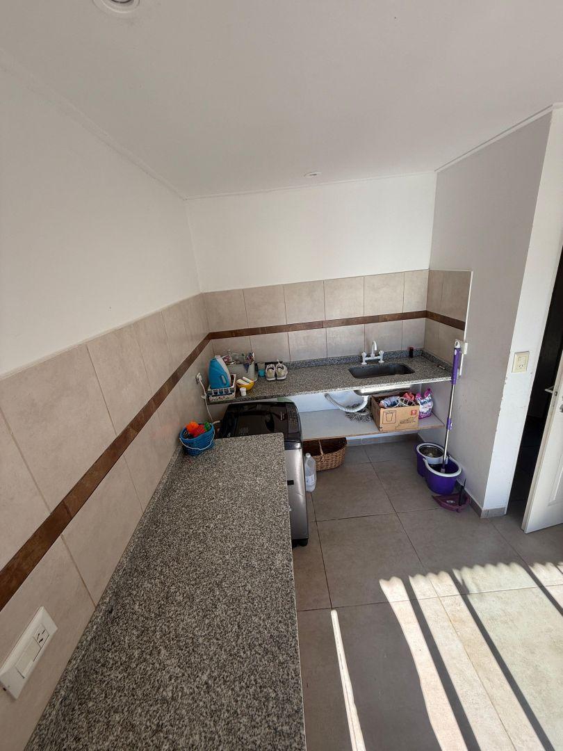 Foto de VIVIENDA BARRIO ESTEBAN ETCHEVERRIA CON PILETA, imagen 2