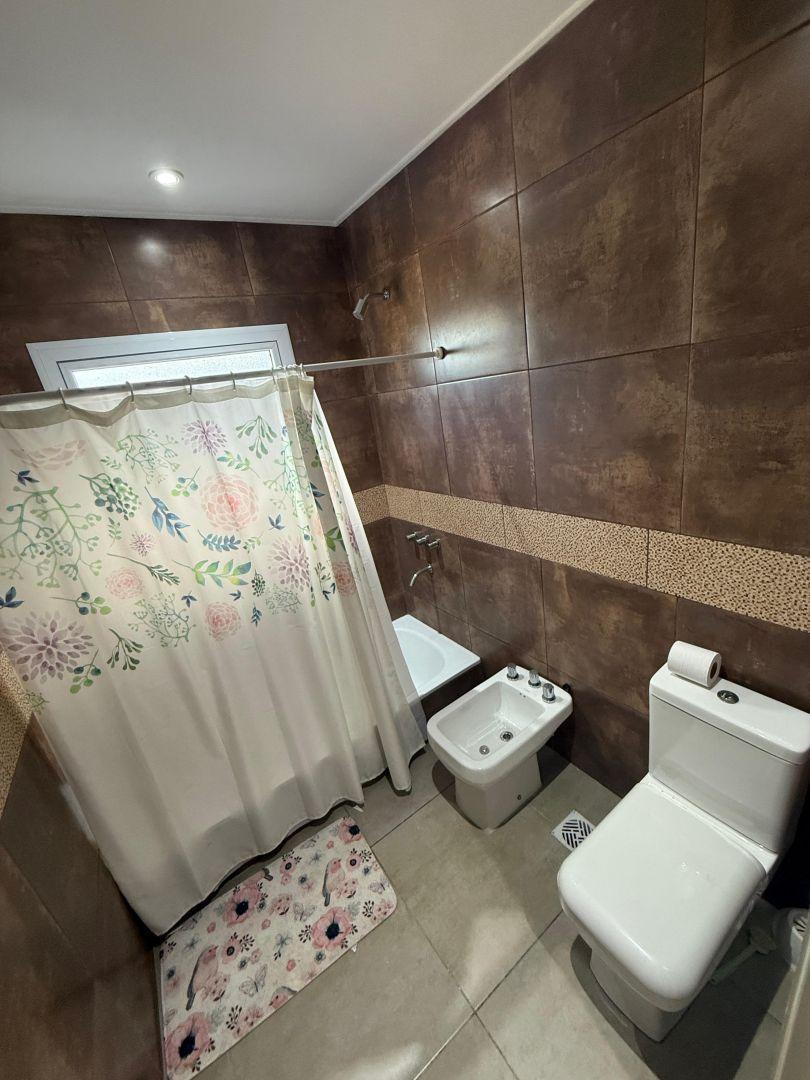 VIVIENDA BARRIO ESTEBAN ETCHEVERRIA CON PILETA