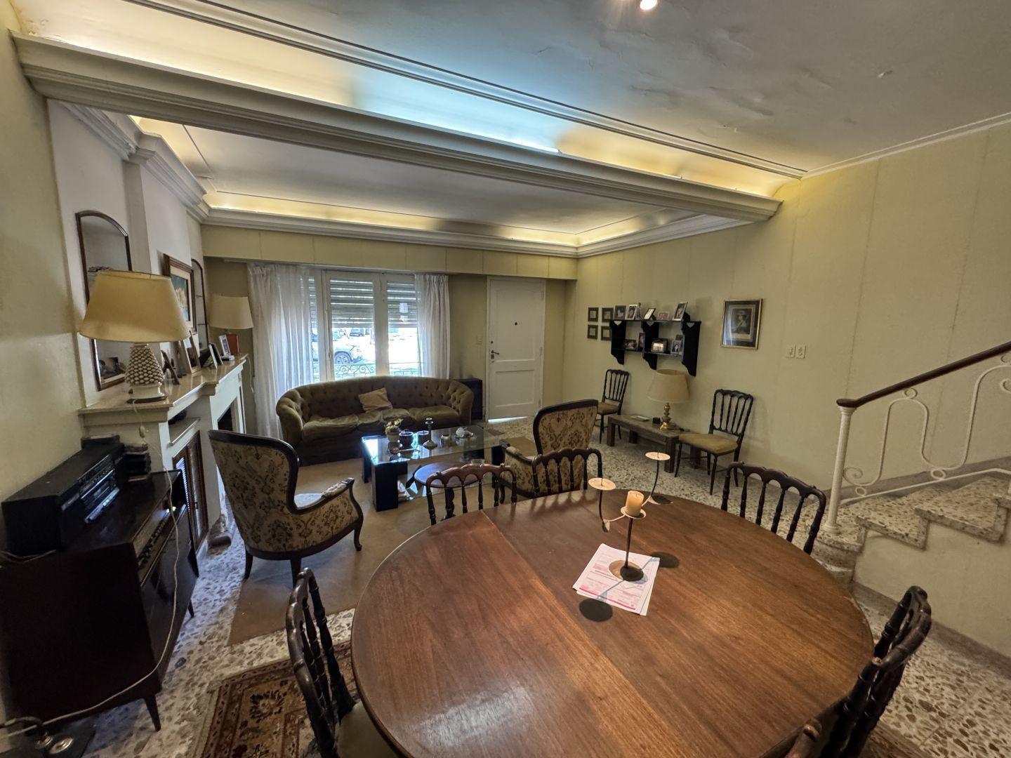 VIVIENDA ESTILO FRANCES CON INMEJORABLE UBICACION
