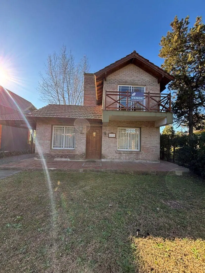 VIVIENDA ESTILO CHALET CON QUINCHO - GOLF CHASCOMUS COUNTRY CLUB 1