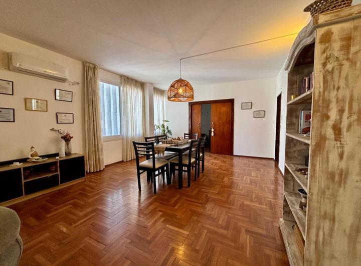 Piso de categoría 4 d. + Cochera en Centro - EN VENTA 5