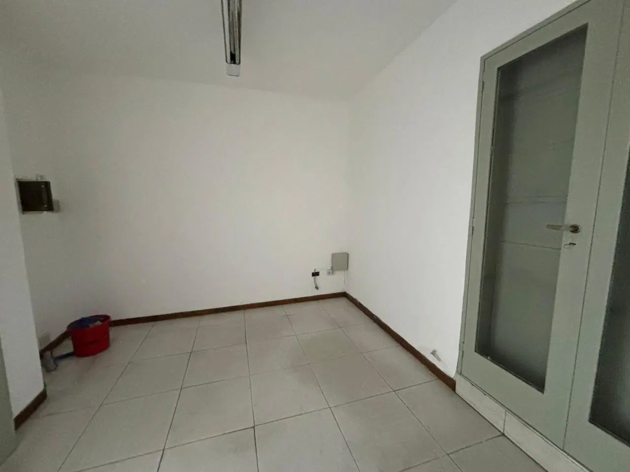 Local de 135 M2 en el centro, Av. Velez Sarsfield - VENTA 5