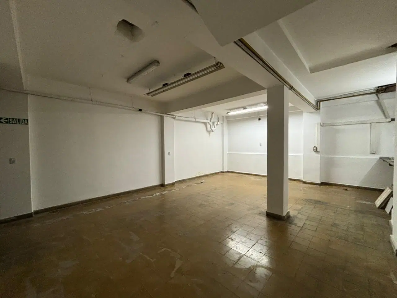 Local de 135 M2 en el centro, Av. Velez Sarsfield - VENTA 3