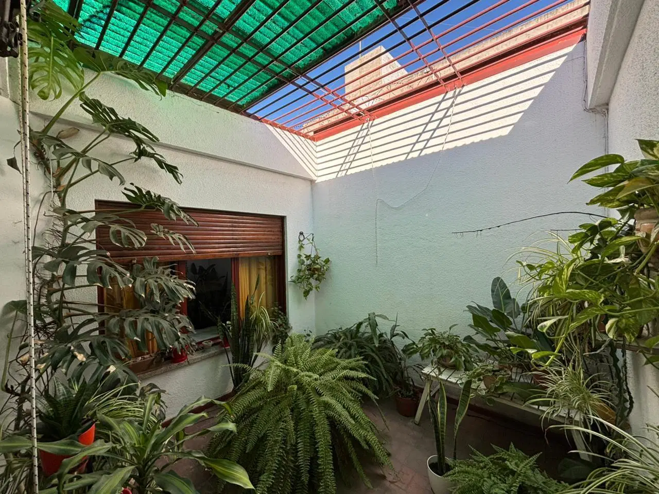 Casa 2 dorm. patio y cochera en Pueyrredón - VENTA 2