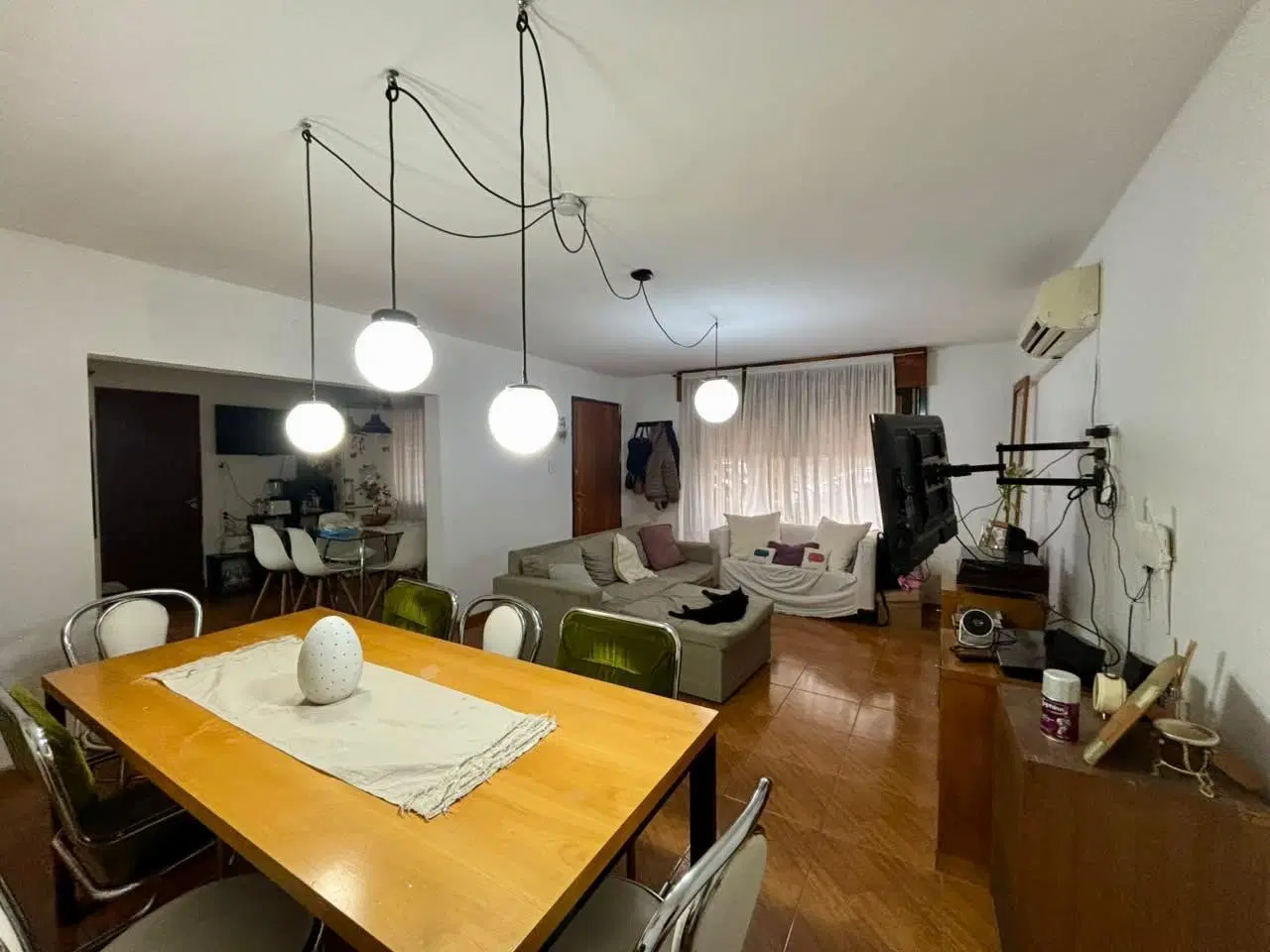 Casa 4 dormitorios con patio en Poeta Lugones - VENTA 3