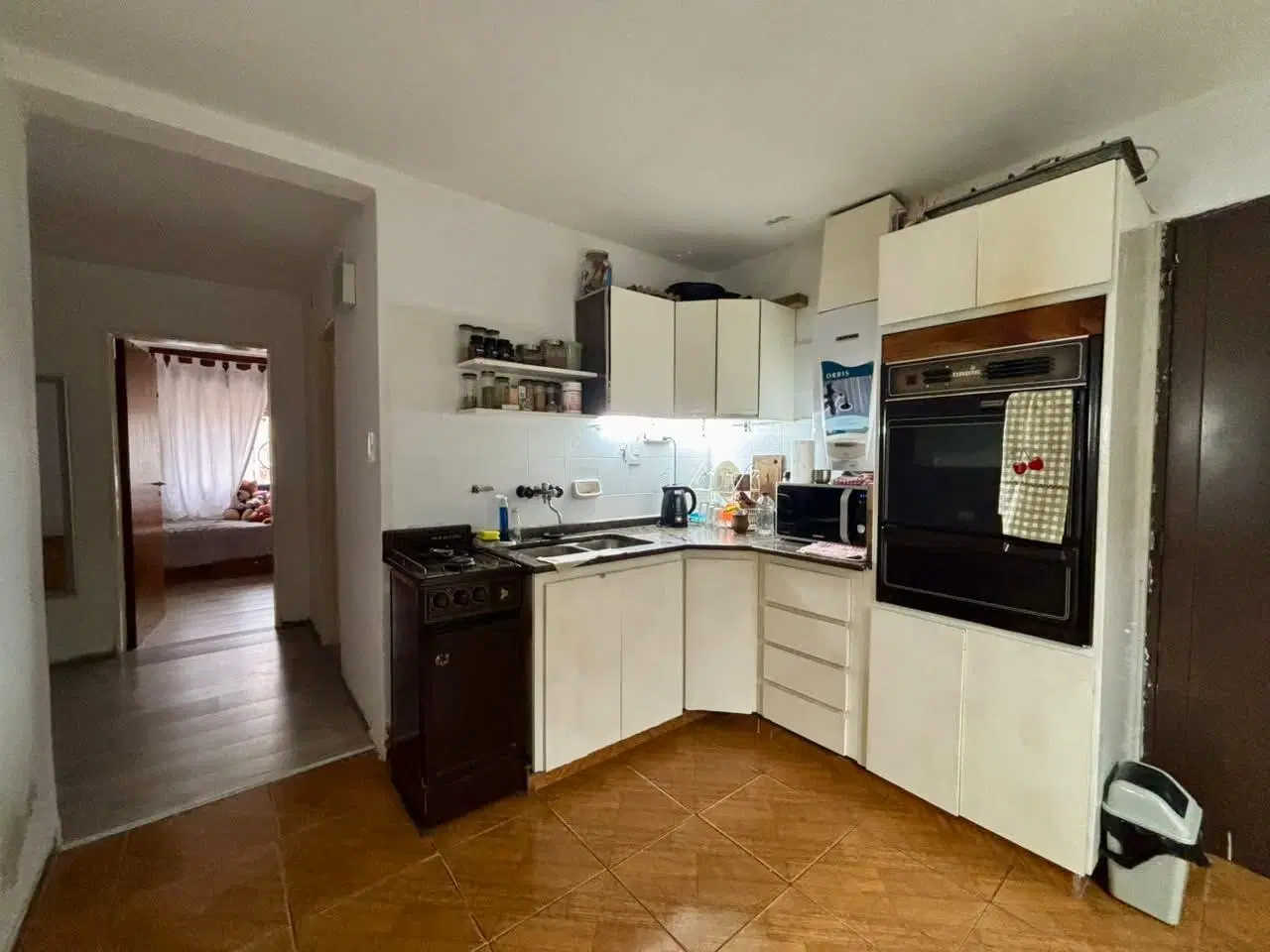 Casa 4 dormitorios con patio en Poeta Lugones - VENTA 4