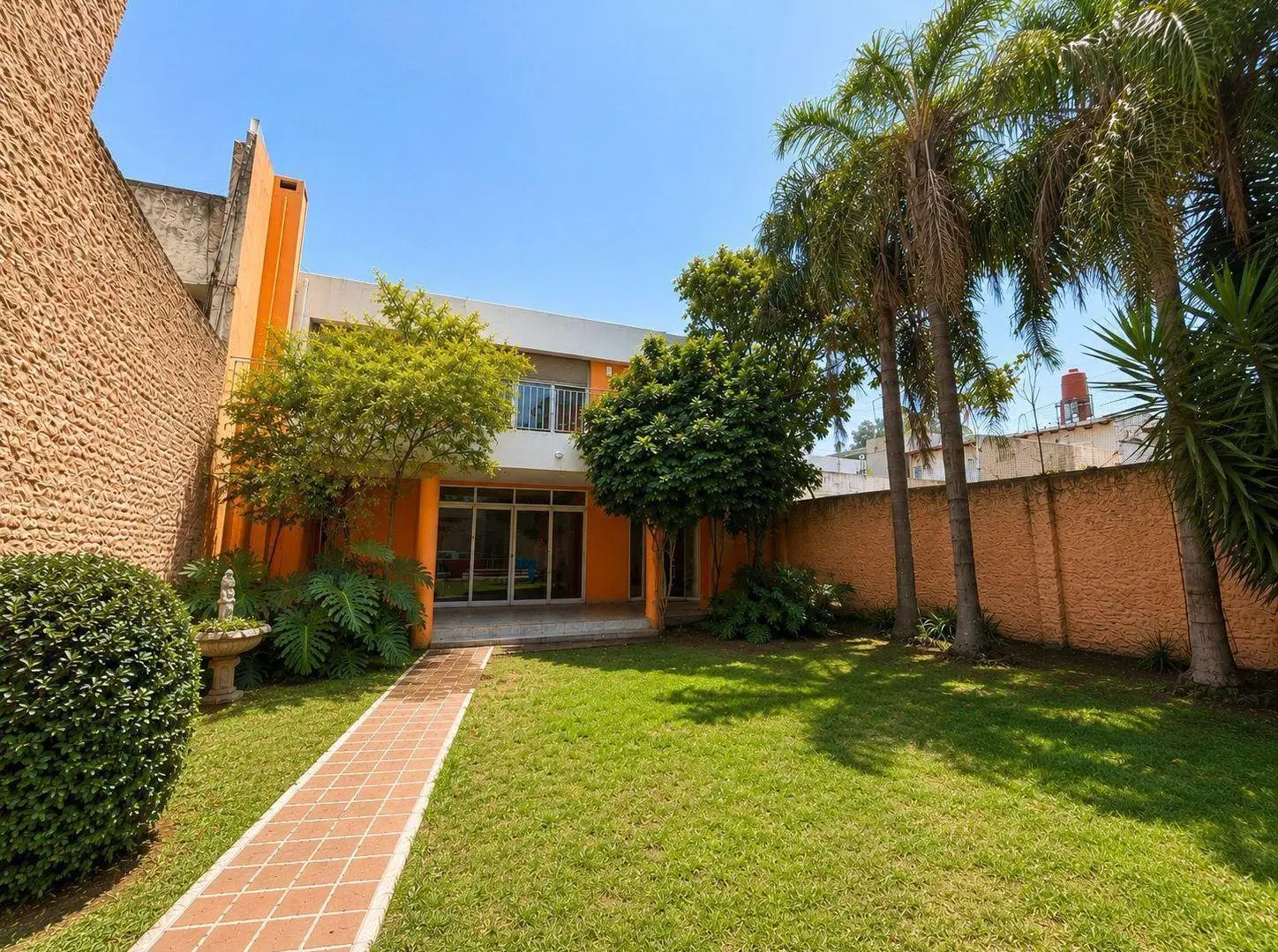 Casa de Categoría 3 dorm. Gran Terreno en Alta Córdoba - VENTA 4