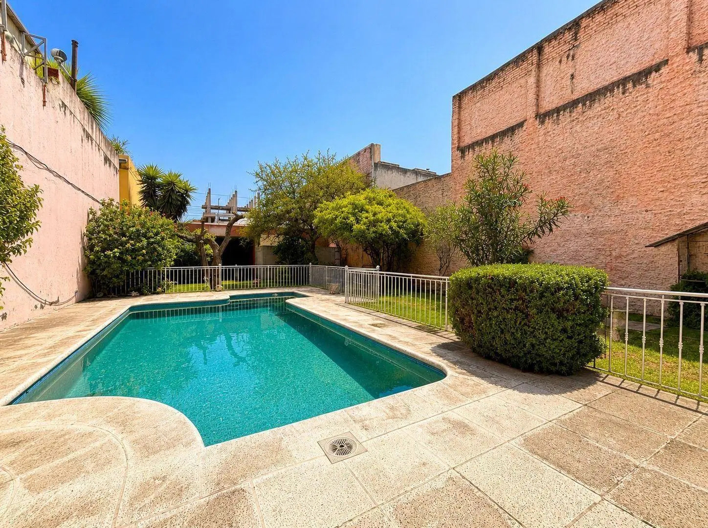 Casa de Categoría 3 dorm. Gran Terreno en Alta Córdoba - VENTA 5