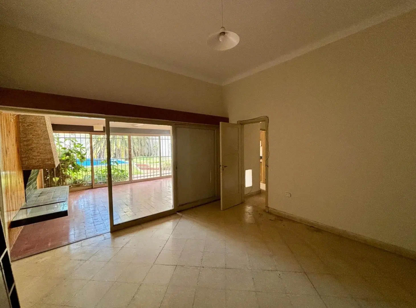 Casa 4 dorm. patio + 2 locales sobre Fragueiro - VENTA 3