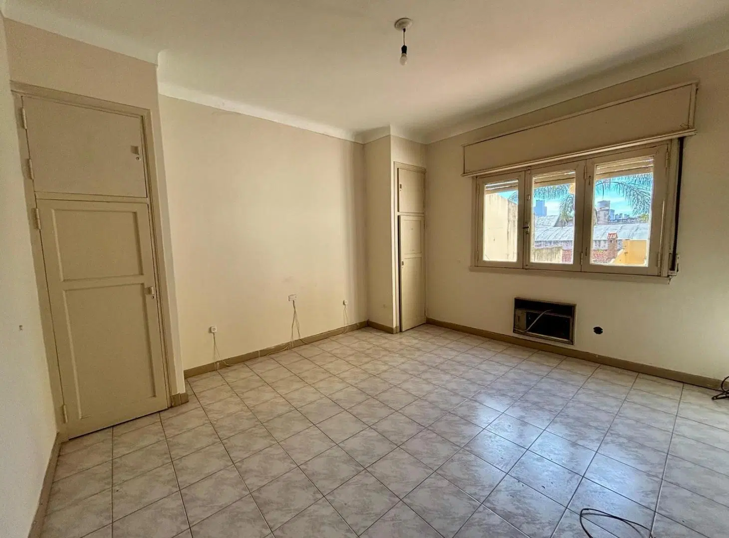 Casa 4 dorm. patio + 2 locales sobre Fragueiro - VENTA 5