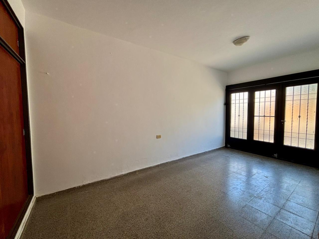 Foto de Casa 3 dorm. patio y cochera en Juan B Justo - VENTA, imagen 1