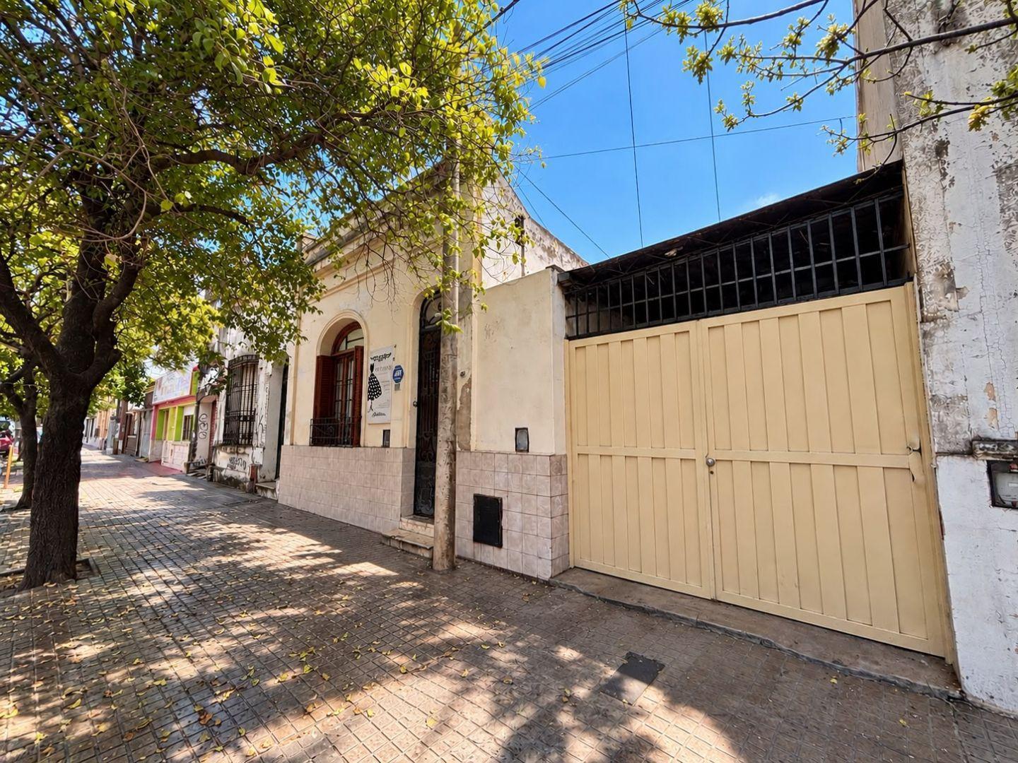 Foto de Casa 2 dorm. + 11 cocheras + depto en Alta Córdoba - VENTA, imagen 1