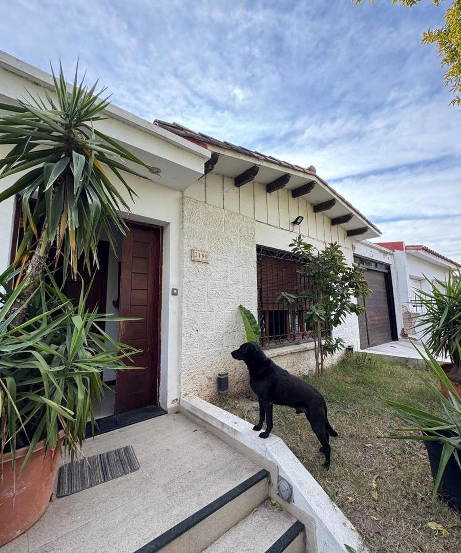 CASA EN  VENTA 3 DORMITORIOS PILETA. BARRIO MAIPU, CORDOBA