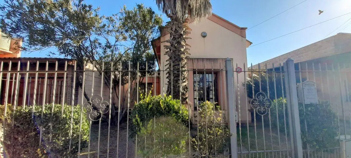 Vendo casa 2 DOR. en Barrio Smata 1. Cochera. Patio. Excelente ubicación. 3