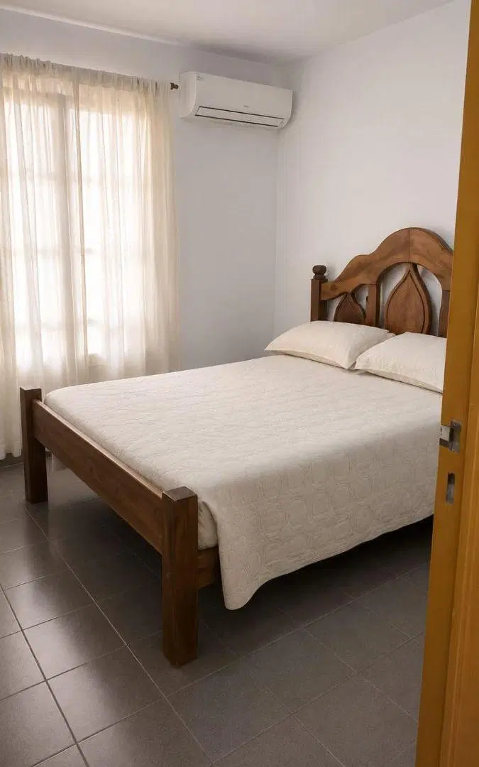 Vendo casa 2 DOR. en Barrio Smata 1. Cochera. Patio. Excelente ubicación. 4
