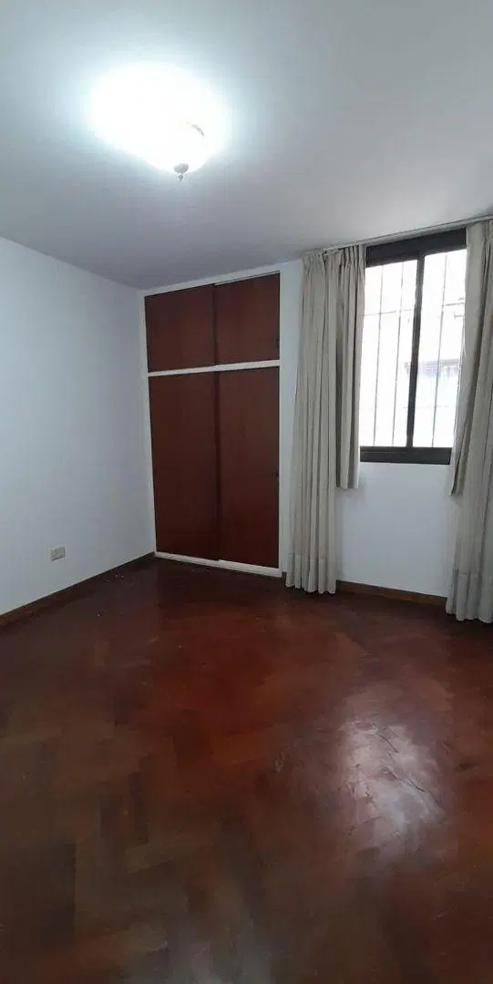 Alquilo departamento 2 Dormitorios. Balcón. Contrafrente. Alberdi 3