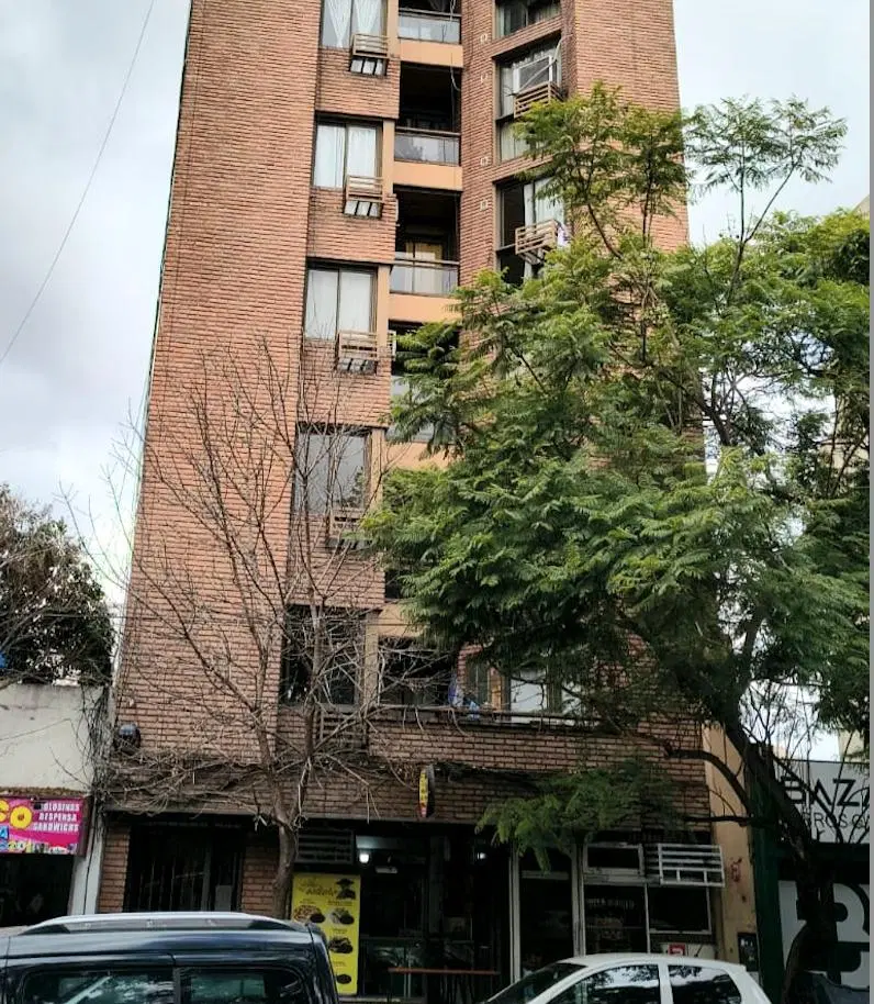 Alquilo departamento 2 Dormitorios. Balcón. Contrafrente. Alberdi 2