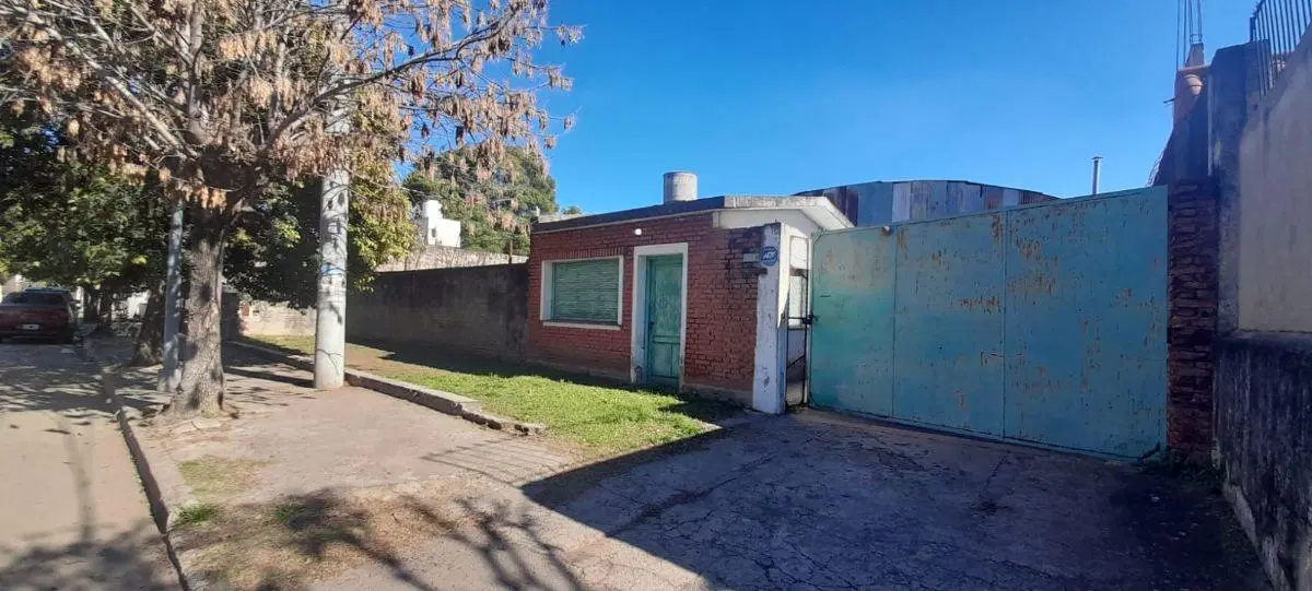 Venta Galpón con excelente proyección de negocios varios . 700 M2 totales 3