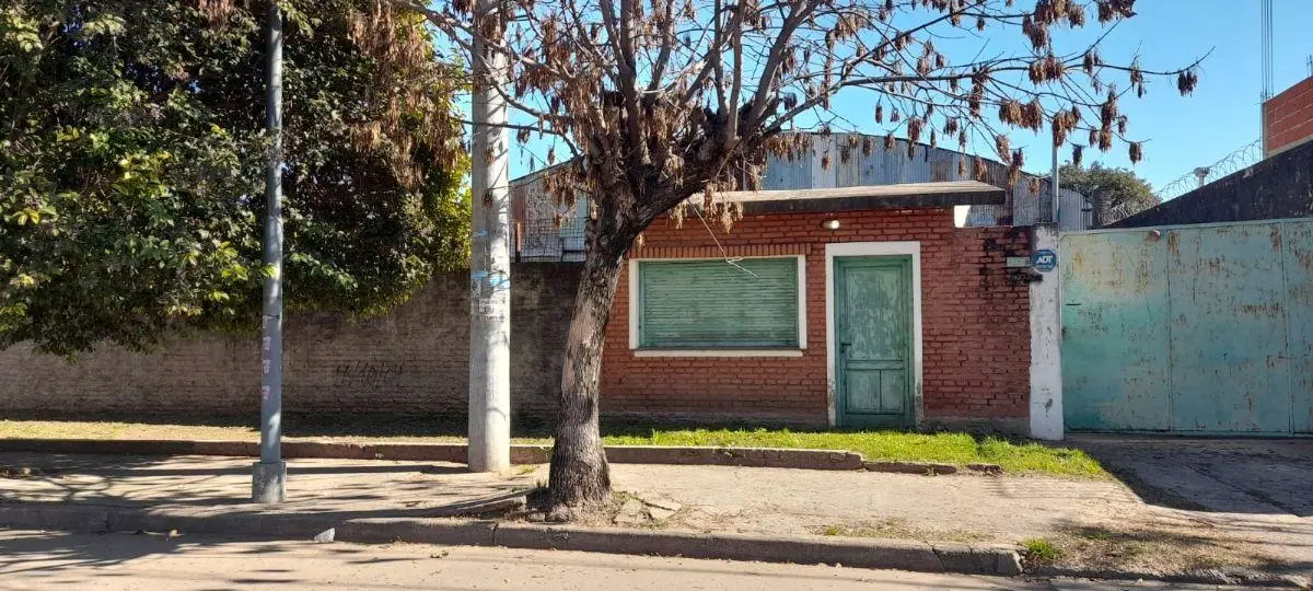 Venta Galpón con excelente proyección de negocios varios . 700 M2 totales 2