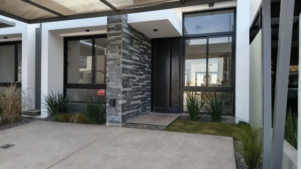 Alquilo Dúplex en Planta Baja 2 DOR. 2 Baños. Cochera doble. Patio 1