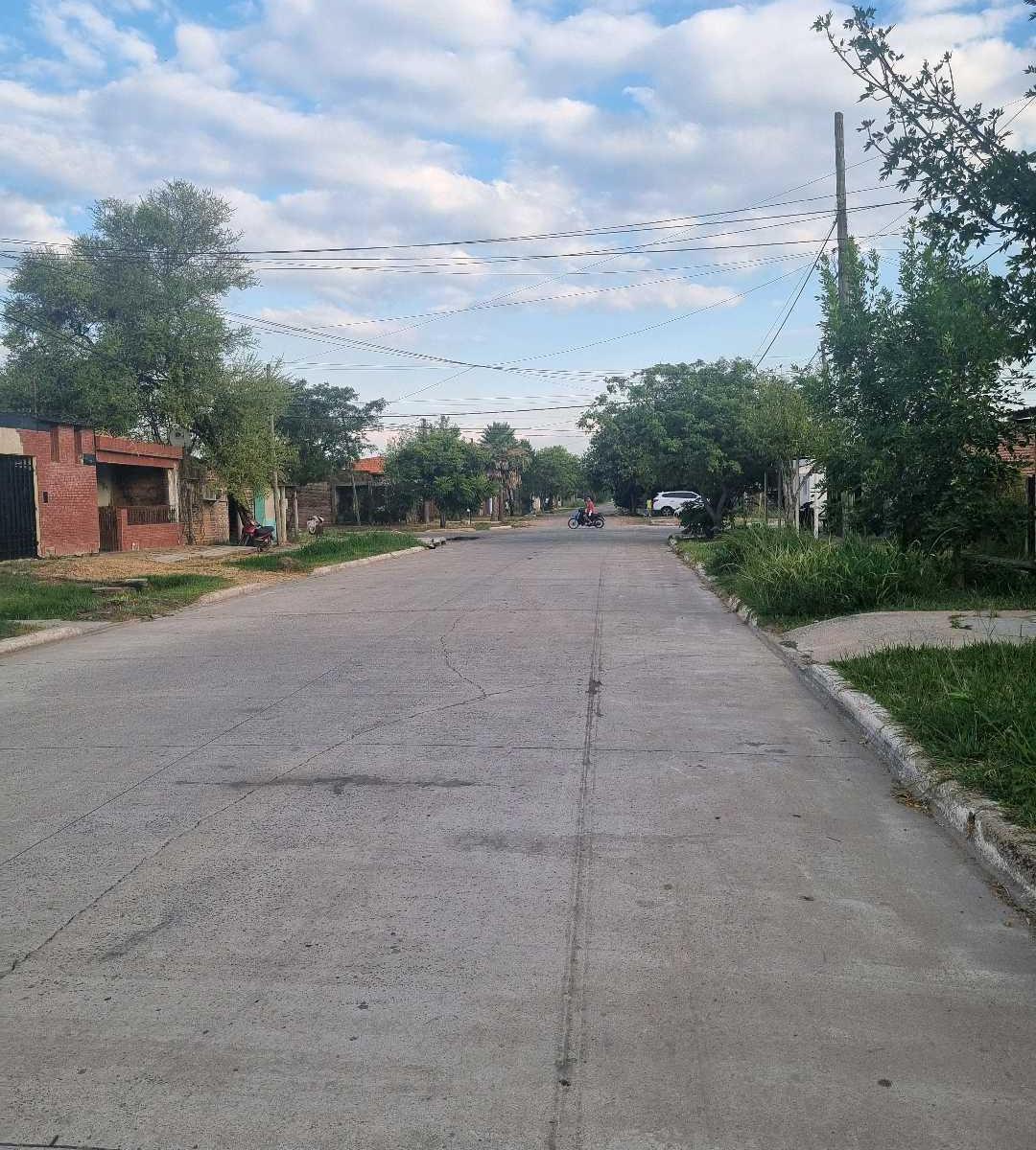 Terreno de 270 m² con Muros y Estructura Sobre Asfalto! 2