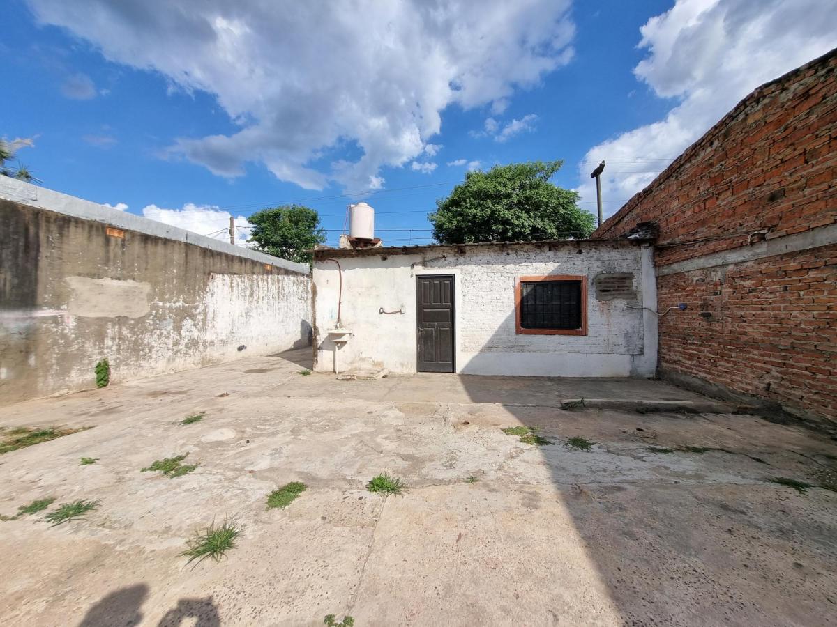 Casa 1 Dormitorio con Posibilidad de 2 a Buen Precio! 2