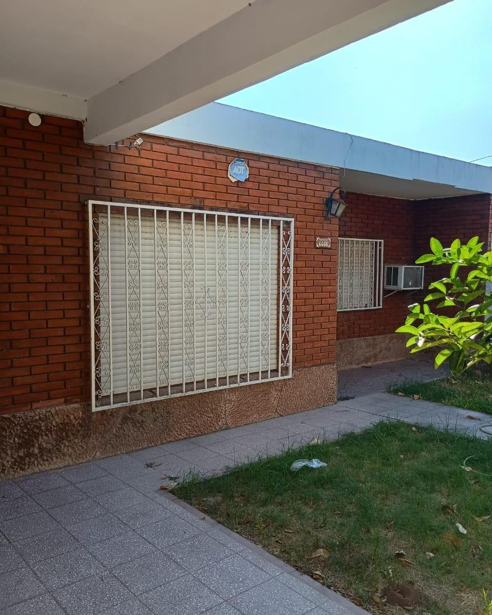 Casa Ideal de 3 Dorm. Sobre Asfalto en Barranqueras 1