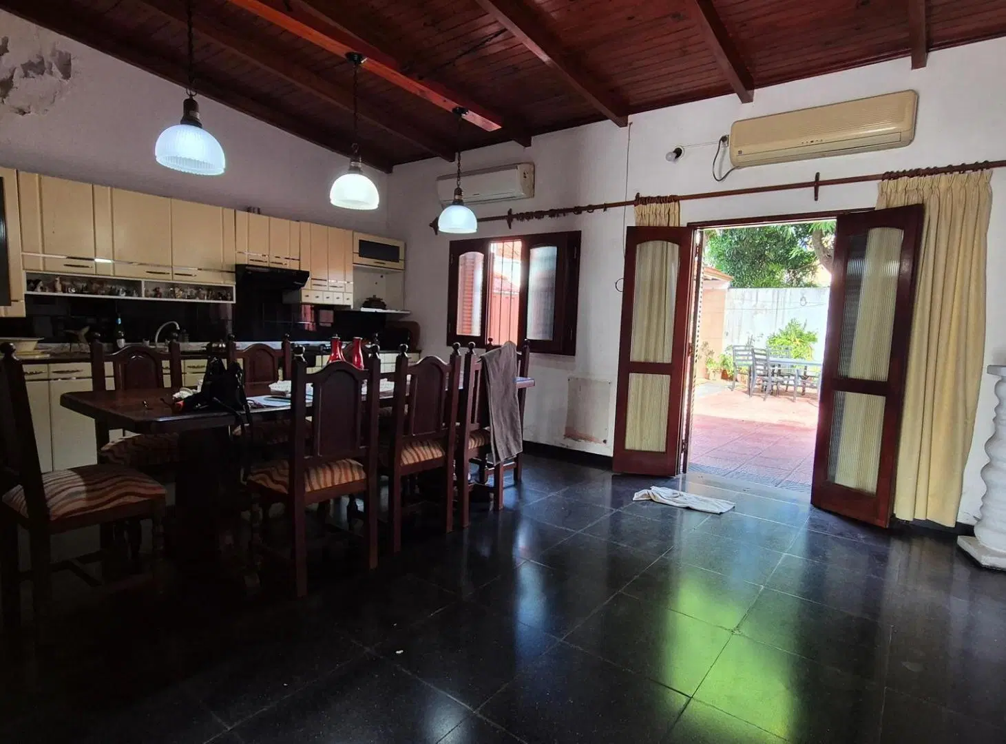 Casa 4 dormitorios y quincho en Barranqueras 3
