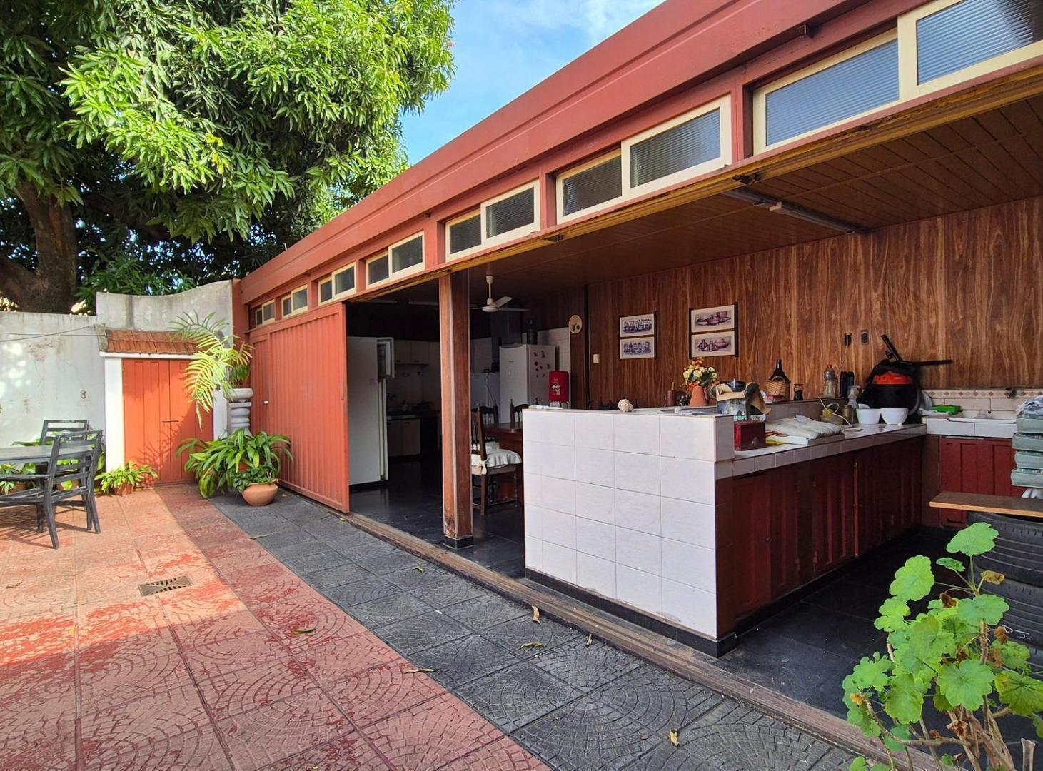 Foto de Casa 4 dormitorios y quincho en Barranqueras, imagen 2