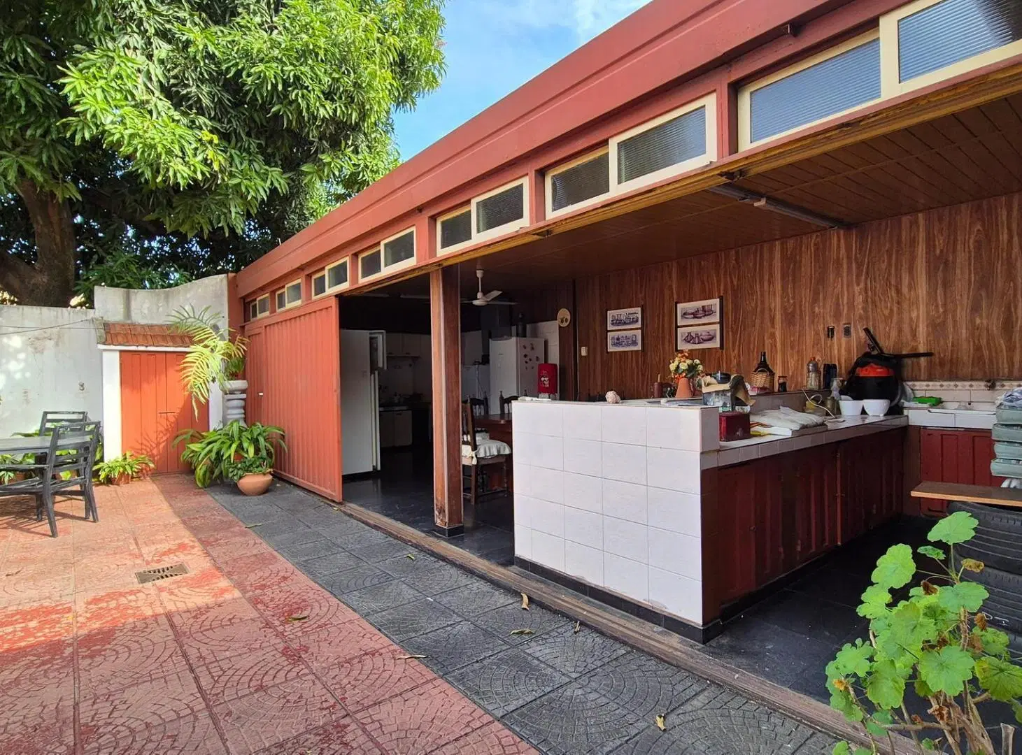 Casa 4 dormitorios y quincho en Barranqueras 2