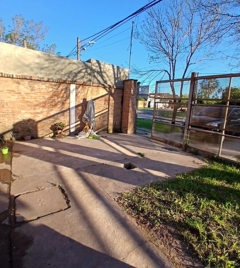 Foto de Casa de 3 Dormitorios a 150 mts de Av Urquiza, imagen 2