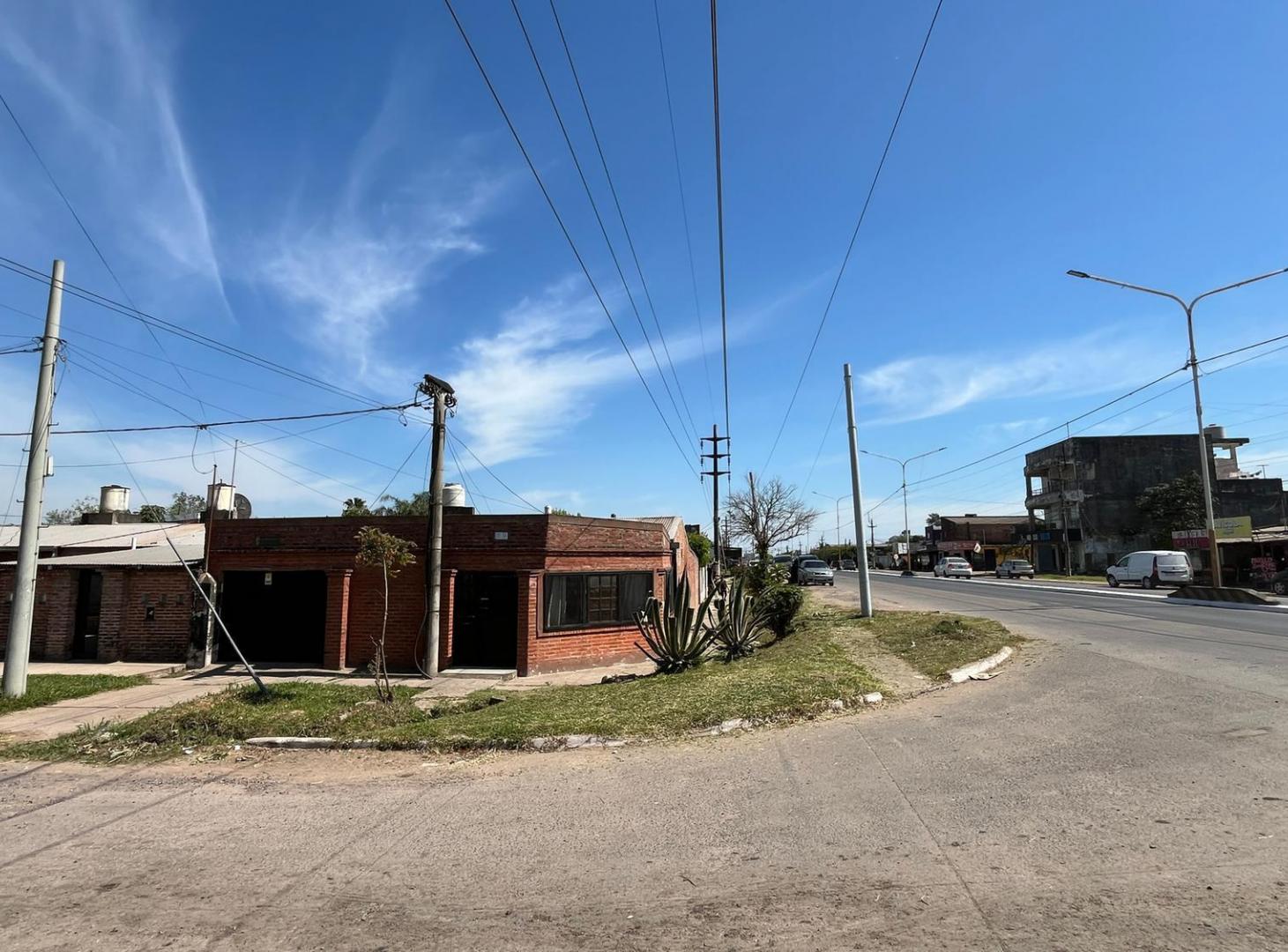 Foto de Casa de 4 dormitorios con pileta Av Castelli esquina Yatay, imagen 3