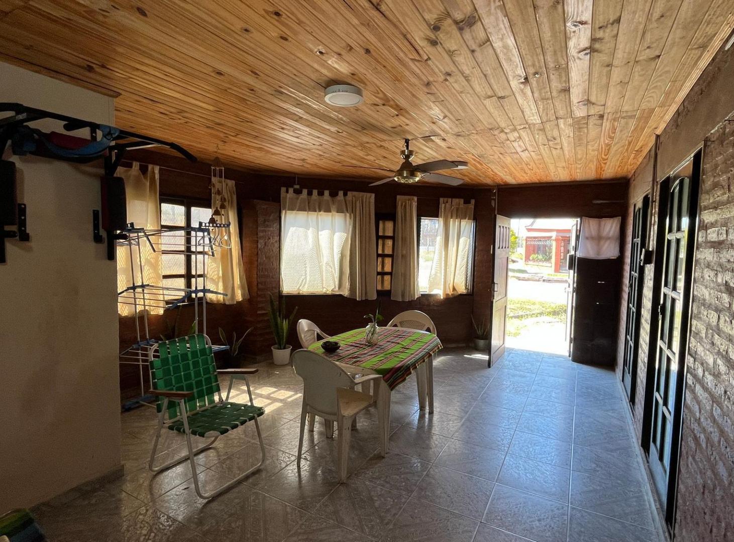 Foto de Casa de 4 dormitorios con pileta Av Castelli esquina Yatay, imagen 5