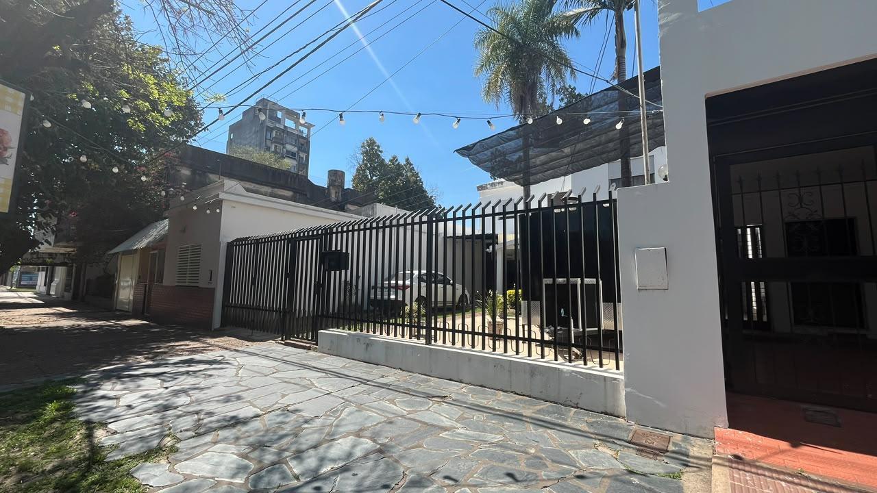 Foto de Casa 5 Dormitorios sobre José Hernández!, imagen 3