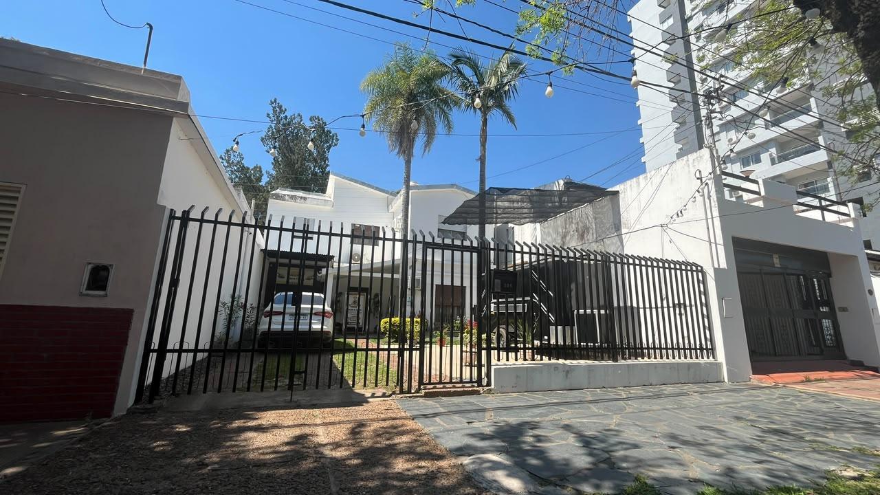 Foto de Casa 5 Dormitorios sobre José Hernández!, imagen 1