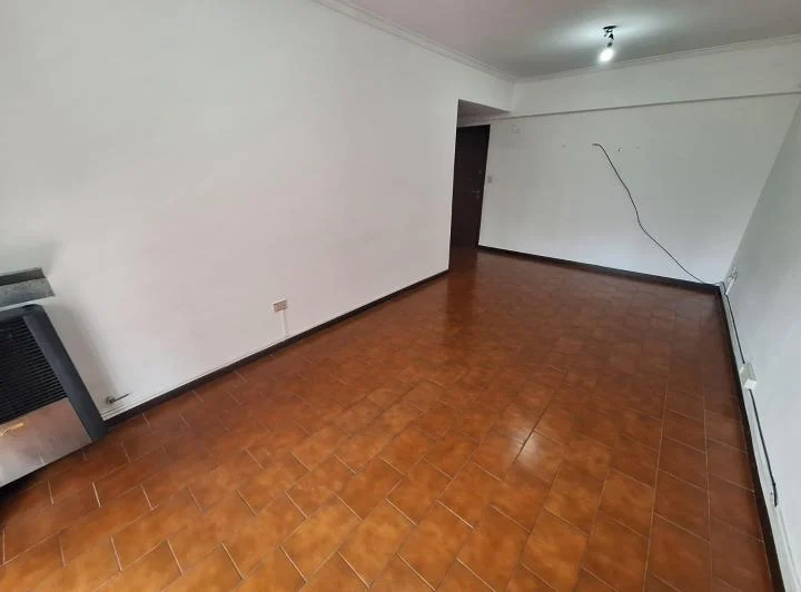 2 ambientes  a la calle con balcòn - Mitre y Colon 2