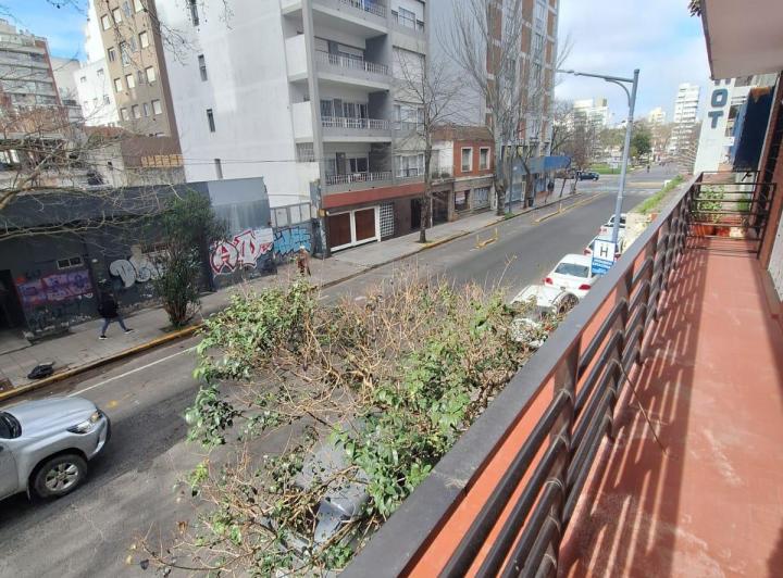 2 ambientes  a la calle con balcòn - Mitre y Colon 4
