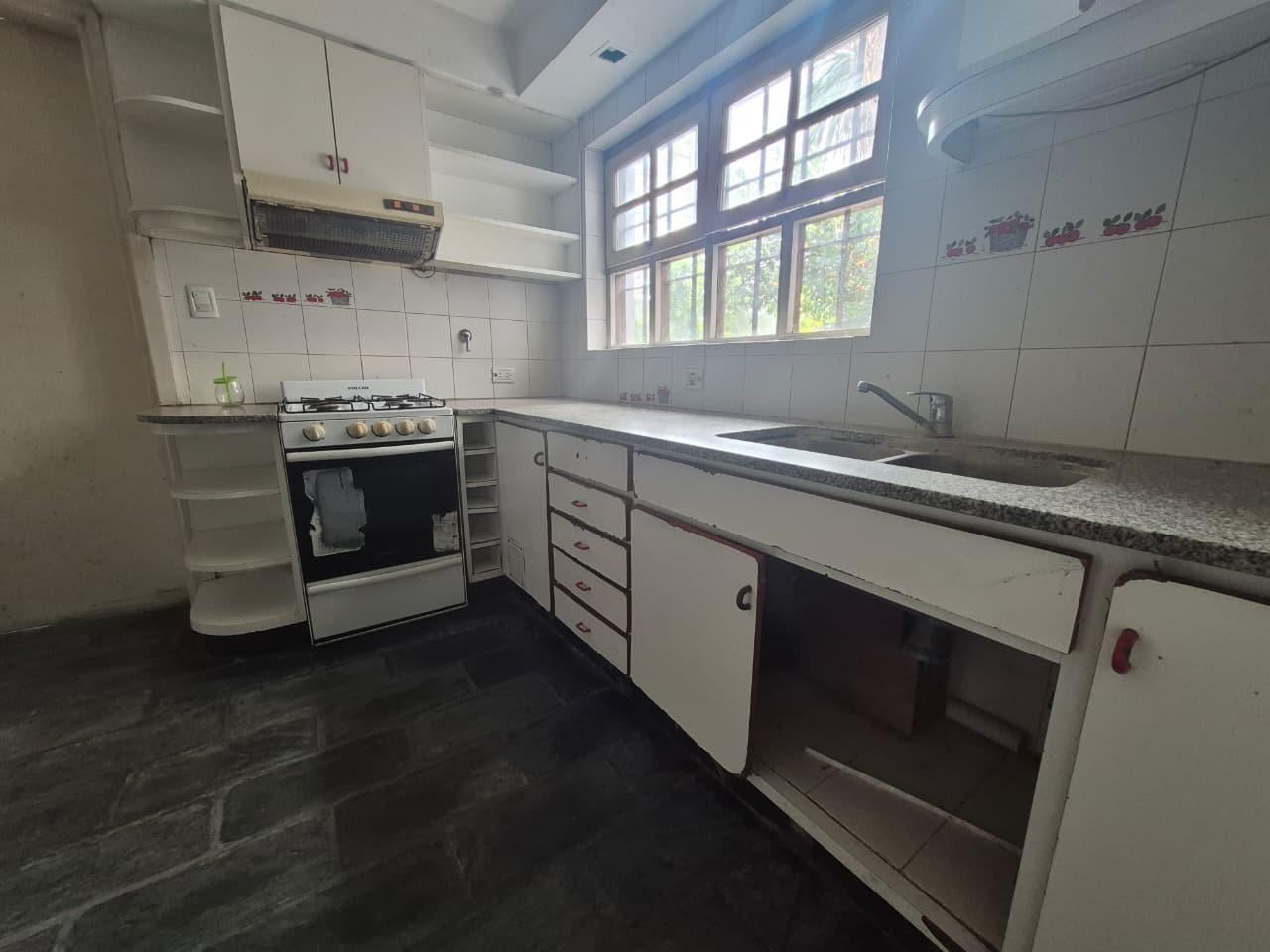 Foto de Casa a reciclar o demoler - Brown e Irigoyen - Vista a Plaza Mitre, imagen 5