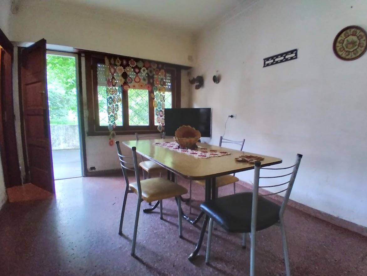 Chalet Sobre Dos Lotes a m del Parque Primavesi. 5