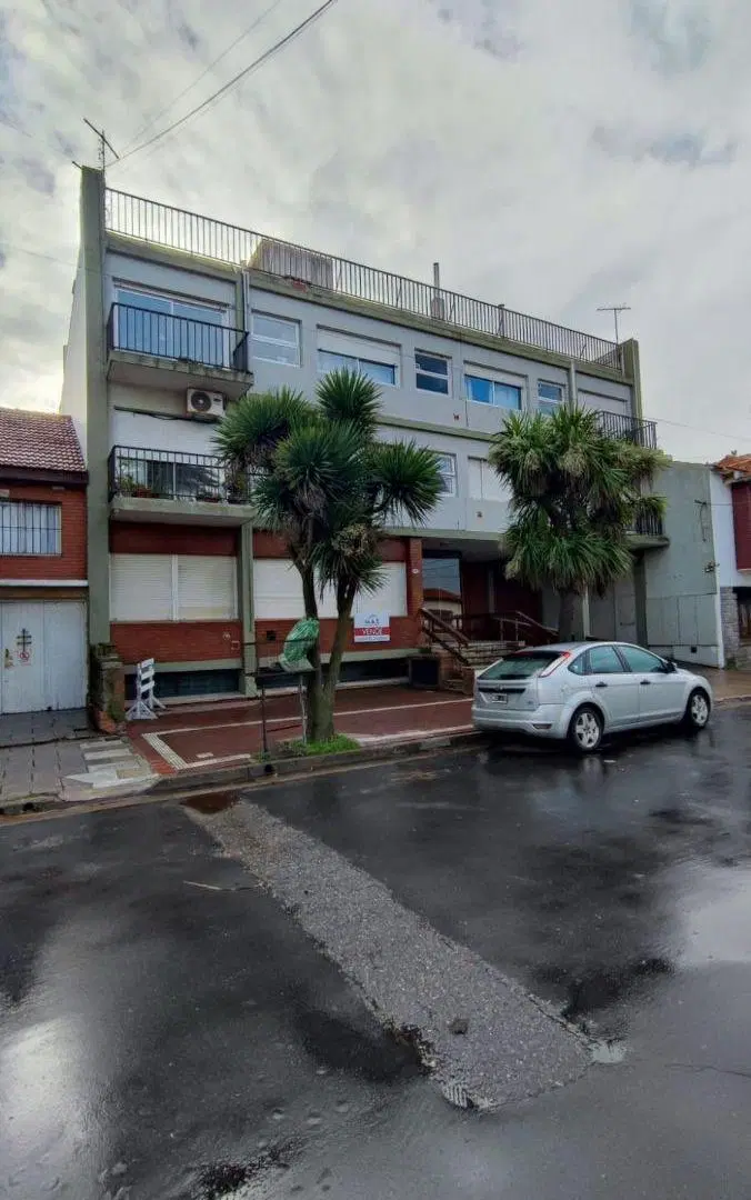 Monoambiente con terraza en primer piso a 50 metros del mar 1