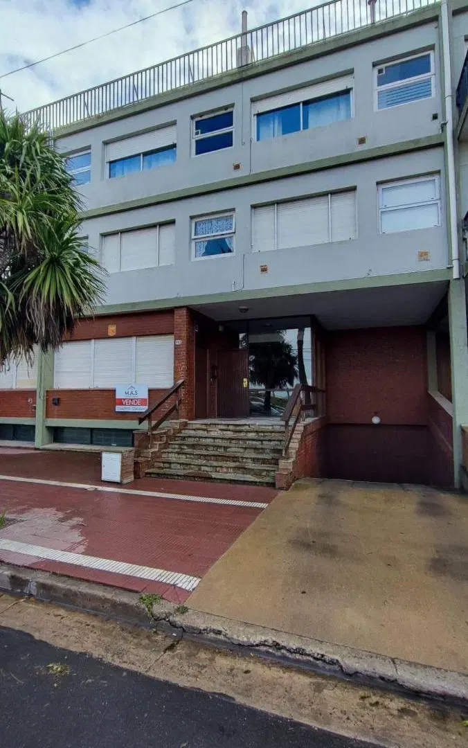 Monoambiente con terraza en primer piso a 50 metros del mar 4