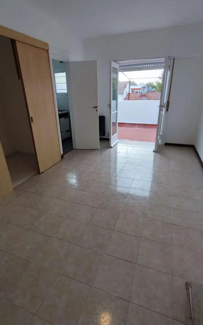 Monoambiente con terraza en primer piso a 50 metros del mar 2