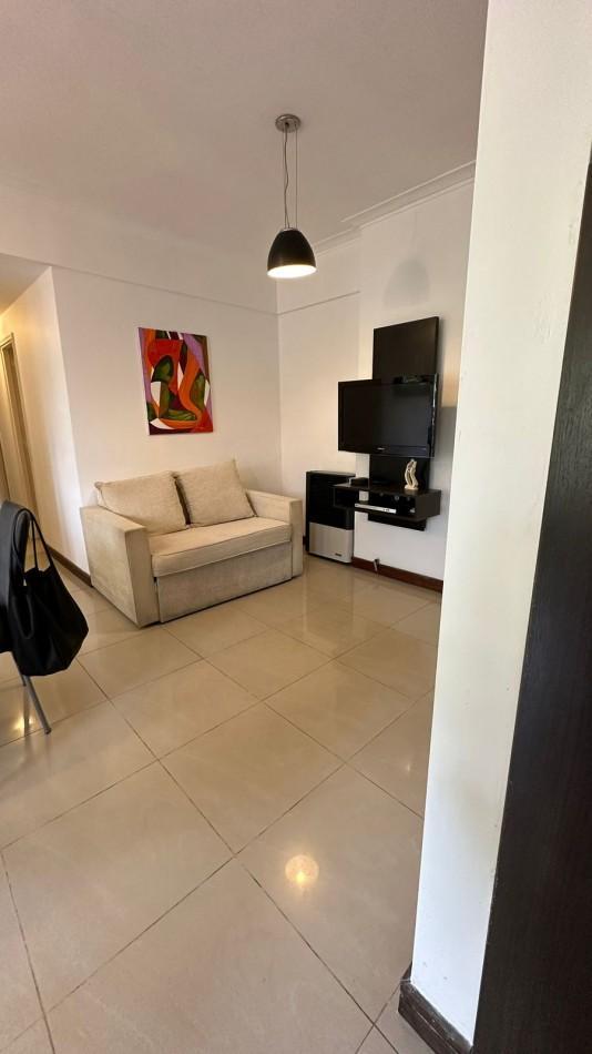 Foto de DEPARTAMENTO de 3 Ambientes c/BALCON saliente a la calle. IMPECABLE!!, imagen 4