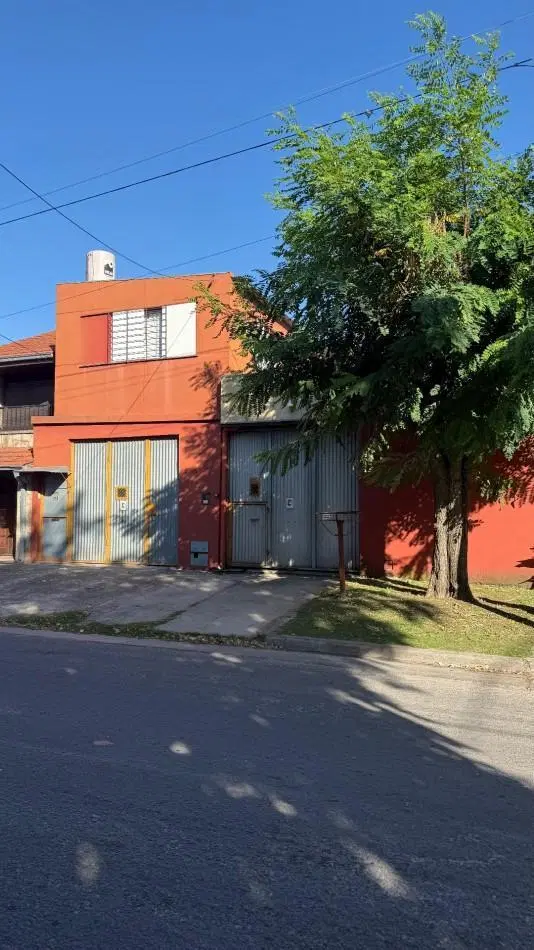 CHALET + DEPTO 2 AMB + QUINCHO Y GARAGE + COCHERA CUBIERTA 5