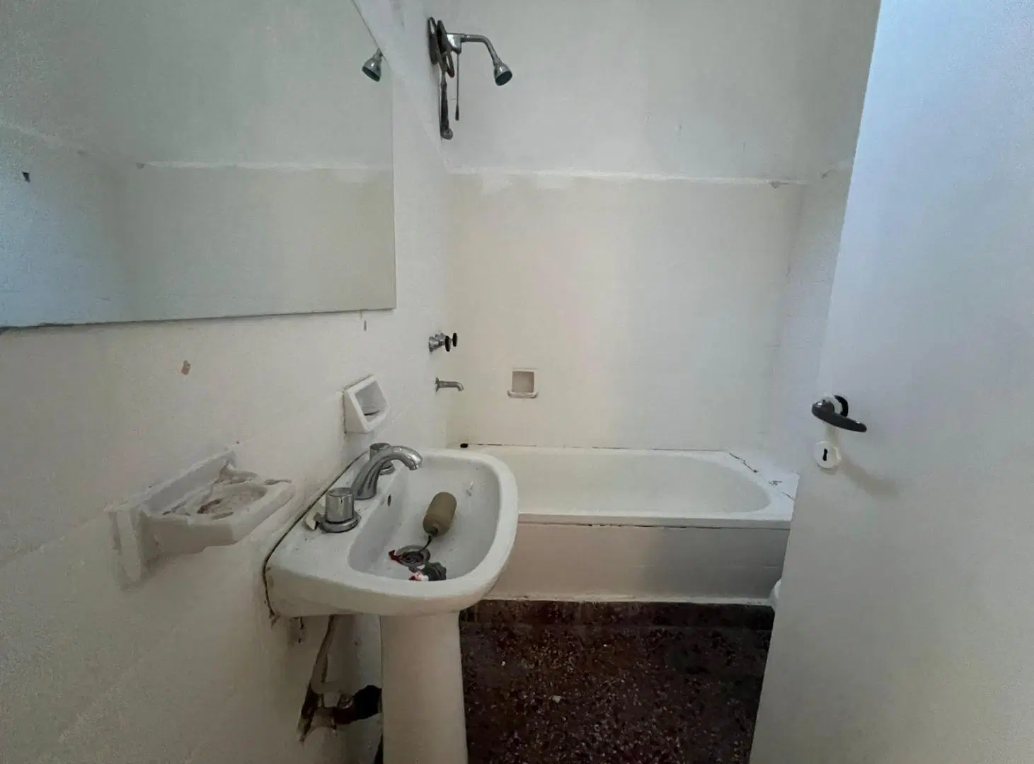 PH 2 Ambientes en Planta Baja para Reciclar – Barrio San José 5