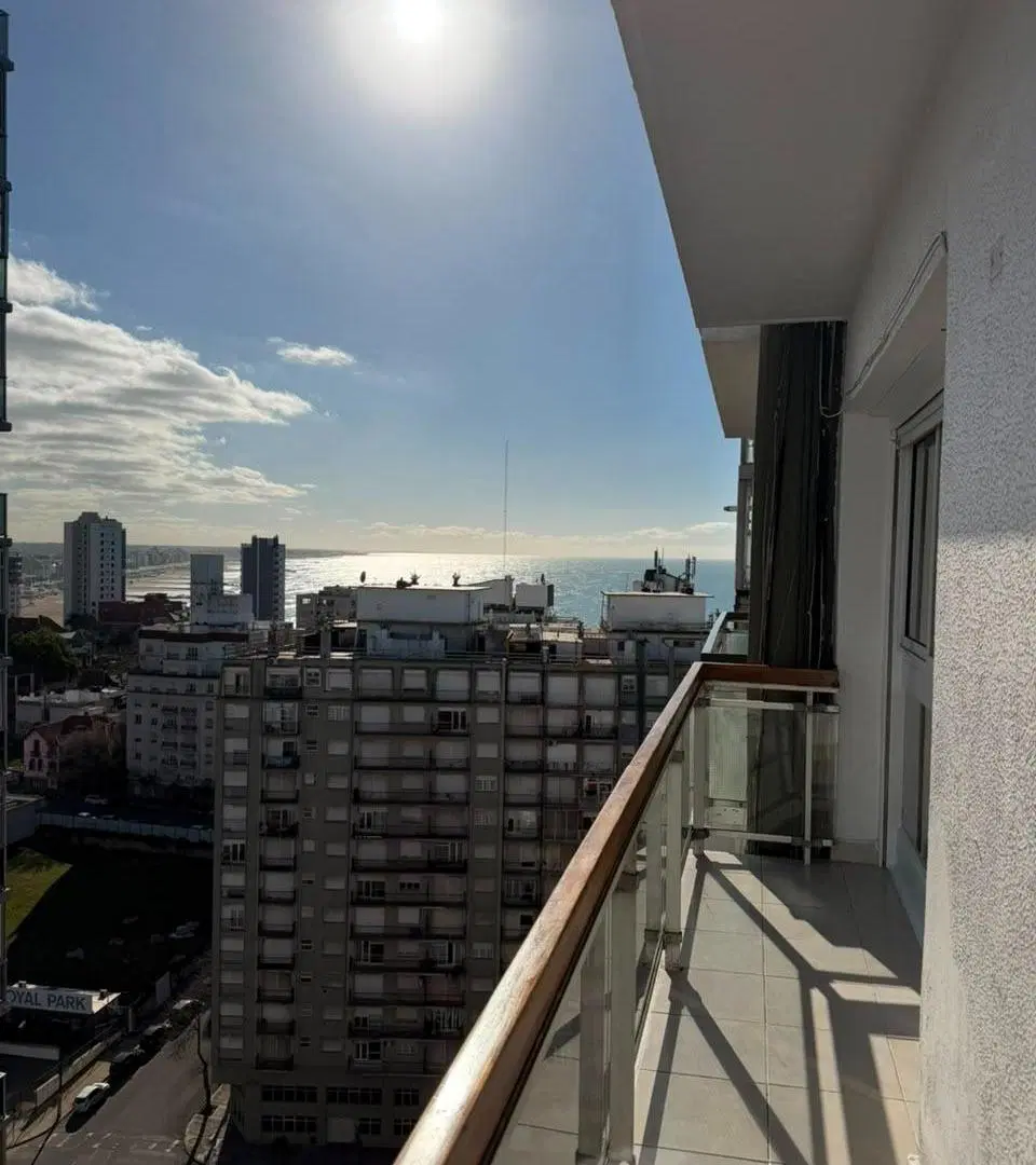 2 amb. con balcón, vista al mar y las sierras. Cochera - Zona Punta Iglesias 4