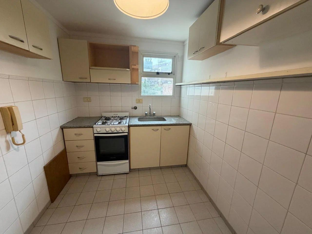 Foto de ALQUILER 24 MESES – 3 AMBIENTES CON BALCÓN Y COCHERA EN ZONA GÜEMES, imagen 3
