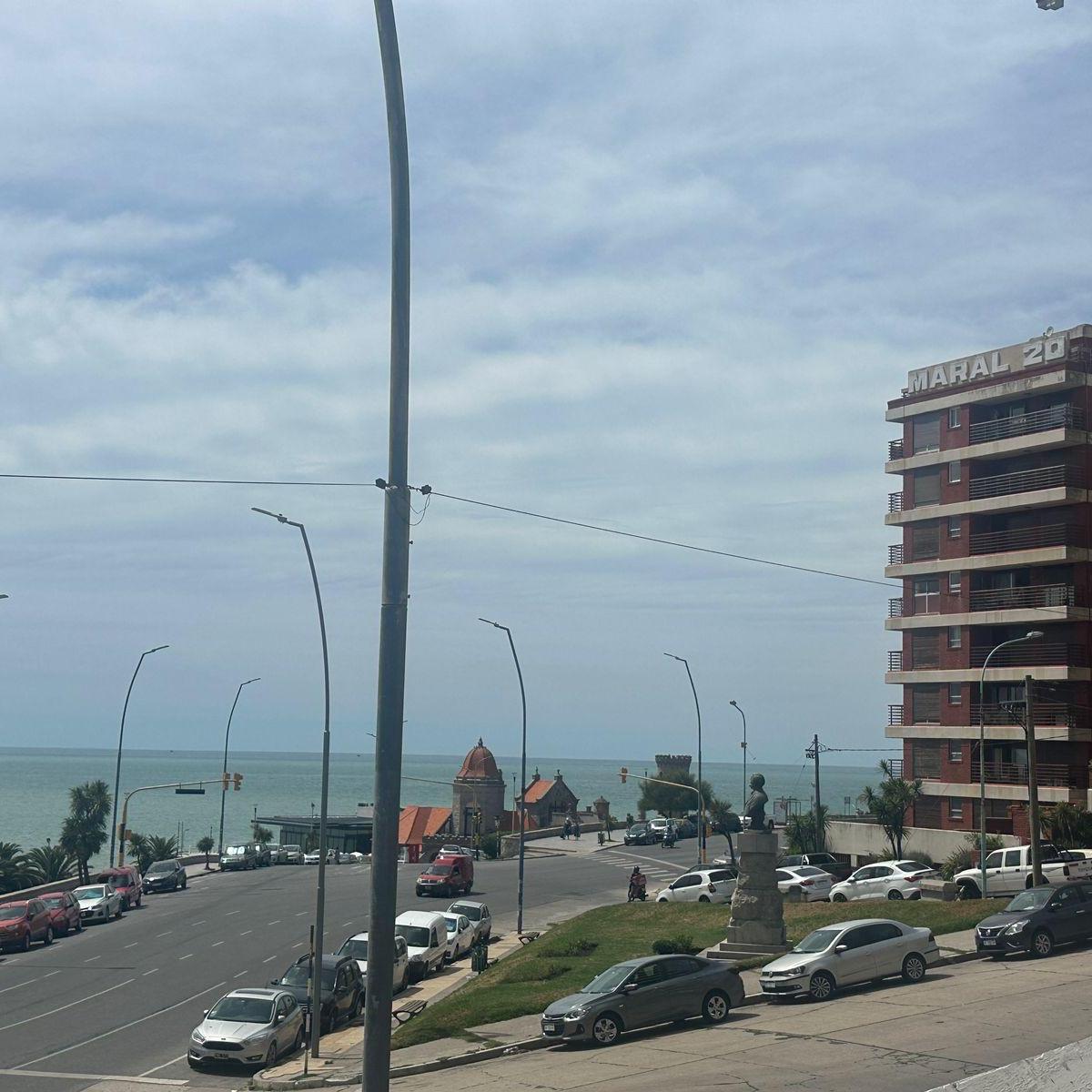 Departamento 3 Ambientes a La Calle con Cochera y Vista Al Mar 5