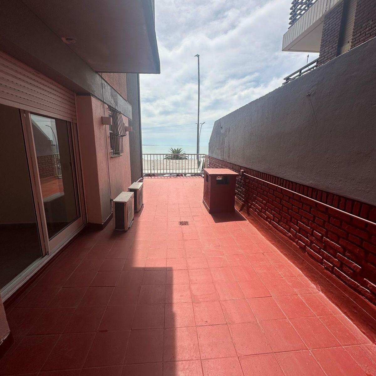 Departamento 3 Ambientes a La Calle con Cochera y Vista Al Mar 2