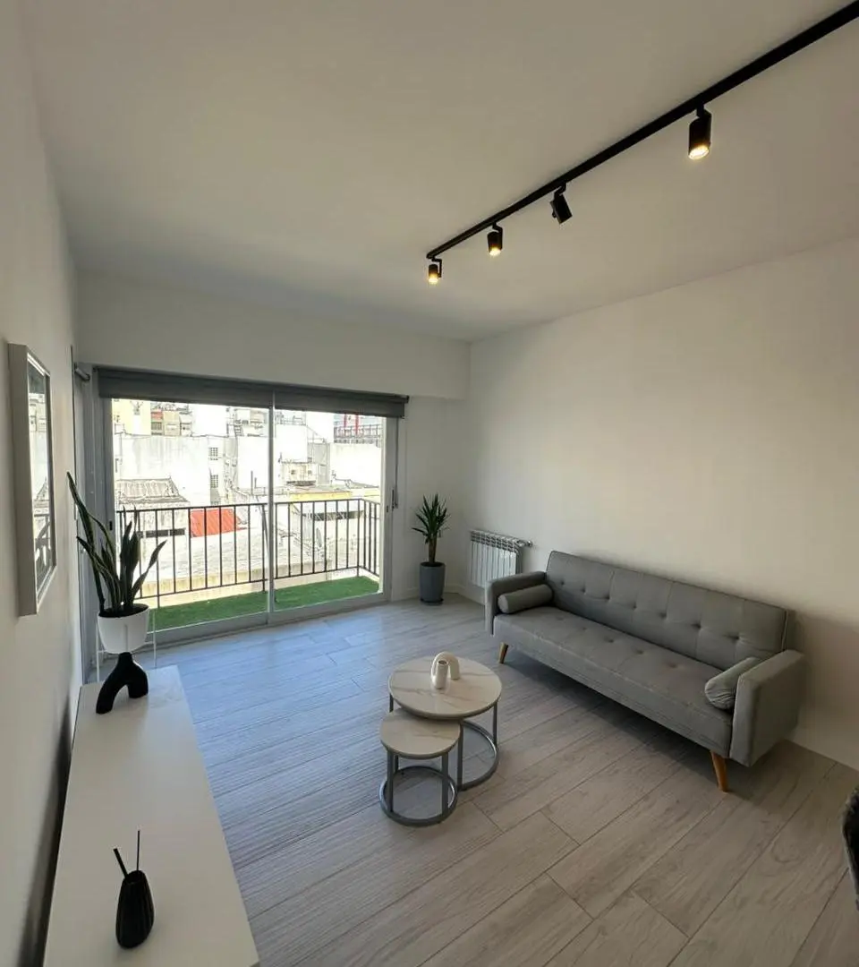 Departamento 4 ambientes c/ dep. externo con balcon terraza y vista lateral al mar. 1